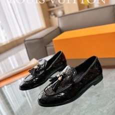 Louis Vuitton Low Shoes